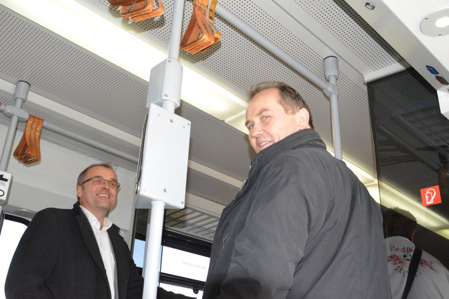 Köstendorfs Bürgermeister Wolfgang Wagner (r.) als Zaungast