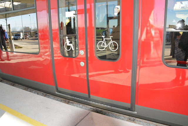 Im Mittelteil der Bahn befindet sich der barrierefreie Einstieg