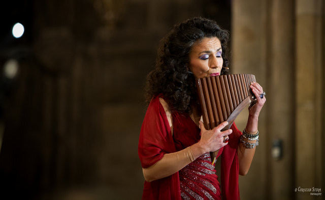 Daniela de Santos beim Gefühlvollem spielen