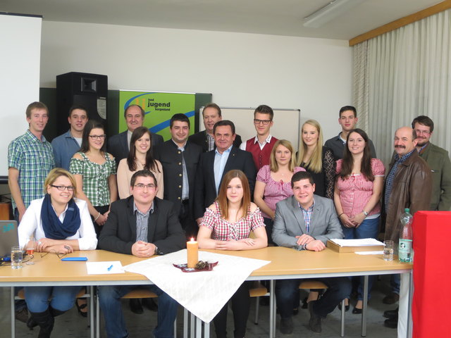 Der neue Bezirksvorstand der Landjugend Oberwart mit Ehrengästen | Foto: Landjugend Oberwart