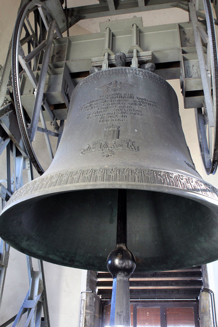 Auf der Pummerin erinnern drei Inschriften an die Zeit der Türkenbelagerung, den Brand im Stephansdom am Ende des Zweiten Weltkrieges sowie Herstellung und Weihe der Glocke zu Beginn der 1950er Jahre.