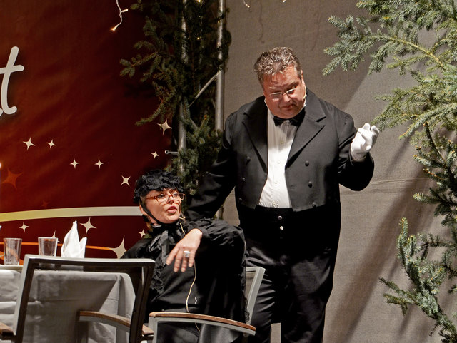 Dinner for One am Korneuburger Adventmarkt mit Uschi Schibl und Gottfried Berger (2014)