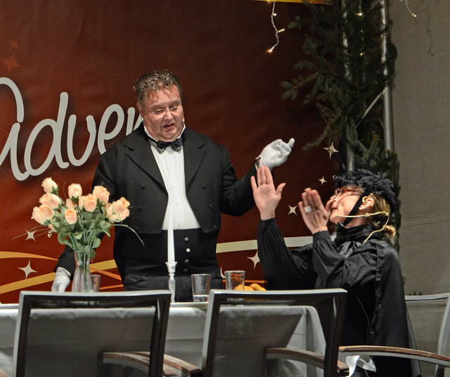 Dinner for One am Korneuburger Adventmarkt mit Uschi Schibl und Gottfried Berger (2014)