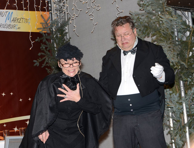 Dinner for One am Korneuburger Adventmarkt mit Uschi Schibl und Gottfried Berger (2014)