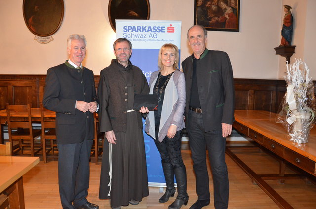 Harald Wanke (l.) und Peter Erler (r.) mit Guardian Jakob Wegscheider und Birgit Oberhollenzer-Praschberger | Foto: Sparkasse