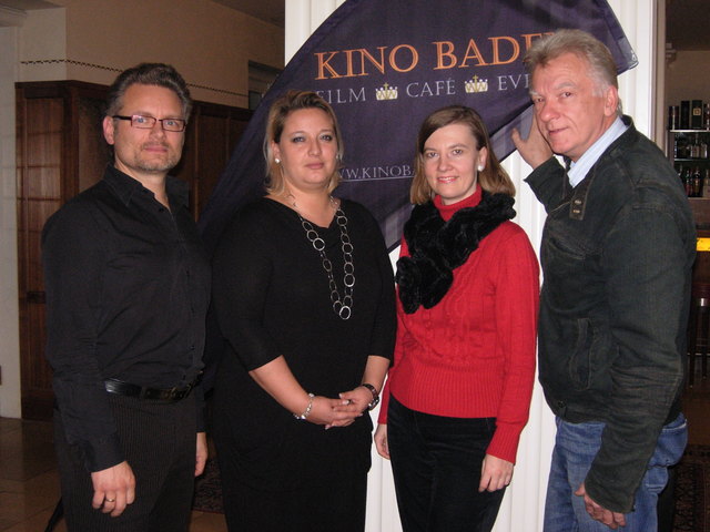 Am Foto (v.l.n.r.): Kinobetreiber DI Michael Göbharter, Hotelchefin Dir. Ines Dombois, Ideenbringerin Stadträtin Christine Witty und Vereinsobmann Stadtrat Jowi Trenner. | Foto: zVg