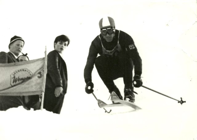 Stefan Sodat aus Paternion, fürs Siegerfoto musste er die Piste noch einmal raufbretteln