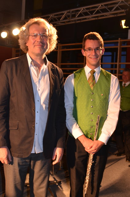 Norbert Girlinger freute sich mit dem Jungmusiker Julian Ramerstorfer über dessen goldenes Leistungsabzeichen.