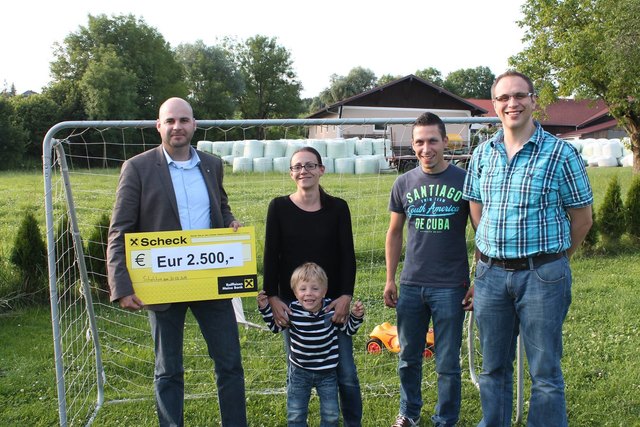 Maximilian hat einen geistigen und motorischen Entwicklungsrückstand aufgrund eines Schlaganfalles. Die Spende wird für eine Spezialschiene und für eine Reittherapie verwendet. | Foto: Human Benefiz