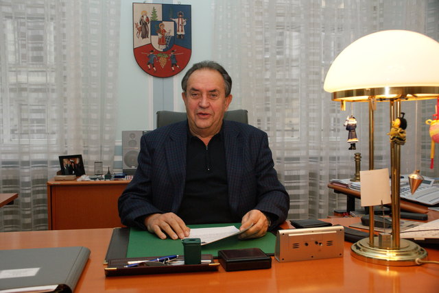 Bezirkschef Karl Homole (ÖVP) wünscht sich für 2015 eine bessere Zusammenarbeit mit der Stadt Wien. | Foto: Foto: Beigl