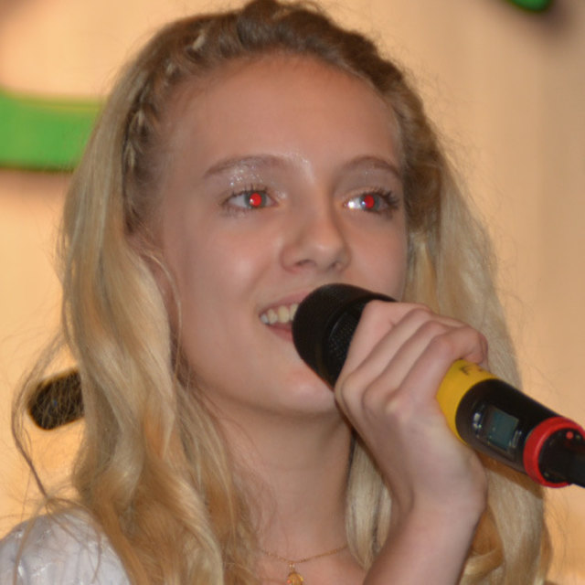 Lisa Mikolaschek (Wiesfleck): Sängerin, Tänzerin