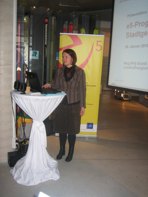 Auftaktveranstaltung (28.1.2010): Gundi Spreitzer präsentiert das e5-Programm
