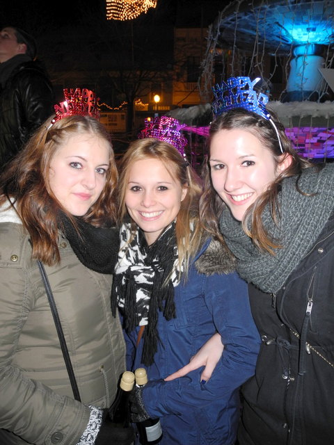 Hunderte kamen zur Silvesterparty am Hauptplatz. Und die, die gekommen waren, haben es nicht bereut!