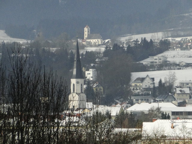 Bürgerspitalkirche im Vordergrund, dahinter Obermühlbach
