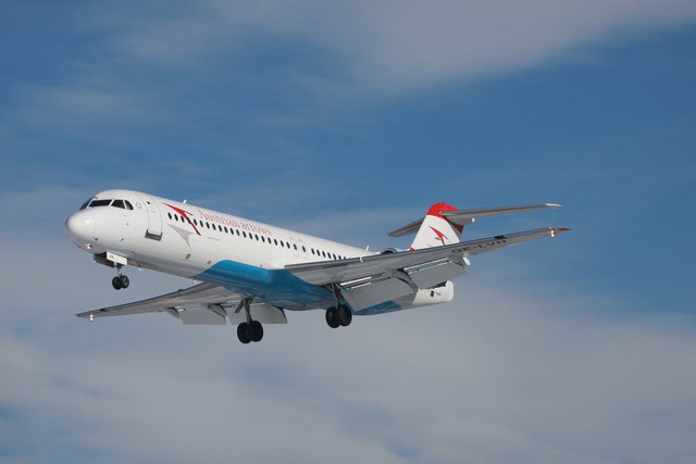 AUSTRIAN arrows - FOKKER 100