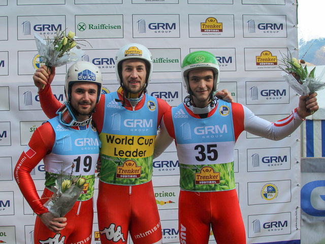 Das Podium beim Herrenbewerb in Lass, von links: Alex Gruber (2.), Patrick Pigneter (1.) und Thomas Kammerlander (3.). | Foto: Foto: FIL/Peter Maurer
