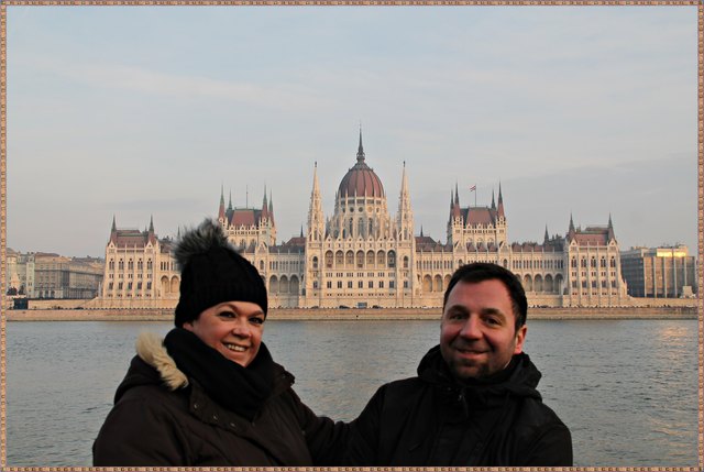 Hier vor dem Parlament.