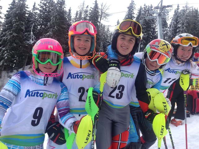 Die Schüler Mannschaft des SK Telfs, Teresa, Christina, Jonas, Maximilian, Jenny (Katrin und Elena nicht am Bild)