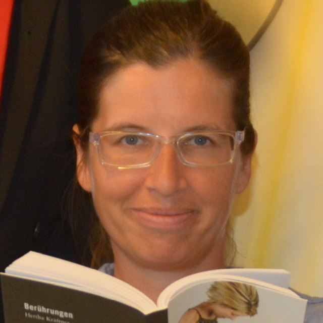 Katharina Tiwald: Buchautorin (u.a. Stück für "KeineFunkenLand")