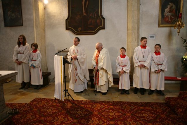 Der "regierende" Pfarrer Hofmann und der pensionierte Altpfarrer Kammerer beim Festgottesdienst