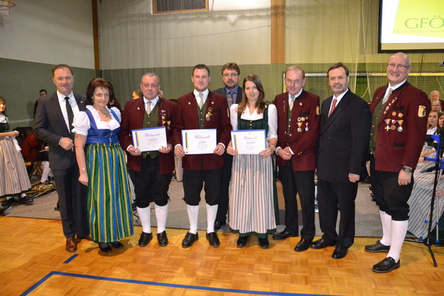 Bürgermeisterin Ludmilla Etzenberger, Gottfried Völker, Claus Weber, Bezirksobmann Dir.Alois Naber, Waltraud Braun, Kapellmeister Prof. Sepp Weber, Landtagspräsident Hans Penz und Obmann Martin Aschauer. | Foto: Musikverein Gföhl