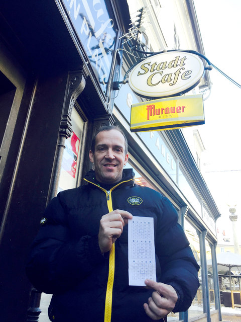 Hannes Podertschnig lädt zum "Charity-Bingo" ins Stadtcafe am Alten Platz