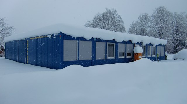 Die Wohn- und Sanitärcontainer am Söller Stampfanger sollen eine Ausnahme bleiben, bestätigen Bürgermeister Horngacher und Skischulbetreiber Embacher. | Foto: anonym