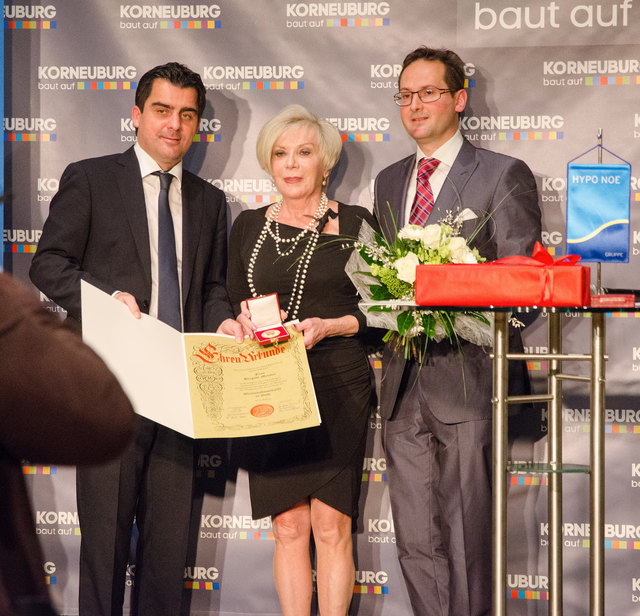 Bürgermeister Christian Gepp, Brigitte Meister und Stadtrat Andreas Minnich (Neujahrsempfang der Korneuburger Wirtschaft)