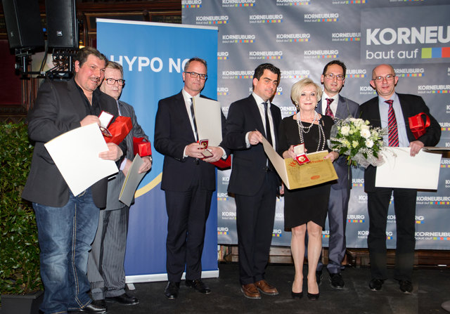 Sascha Hofmann, Gerald Stum, Ing. Mag. Robert Angel, Bürgermeister Christian Gepp, Brigitte Meister, Stadtrat Andreas Minnich und Ing. Alexander Sofer (Neujahrsempfang der Korneuburger Wirtschaft)