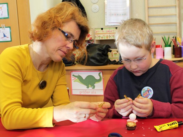 Heiligenschein fürs Engerl formen