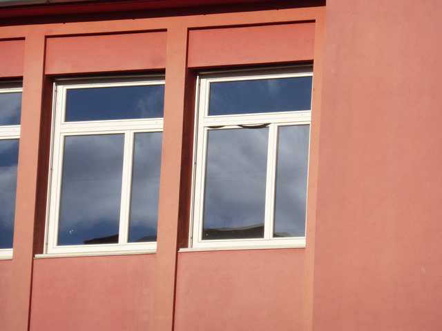 Der traurige Zustand dieser Fensterdichtung hat sich in den letzten zwei Jahren, trotz Hinweisen von meiner Seite, leider nicht verbessert.