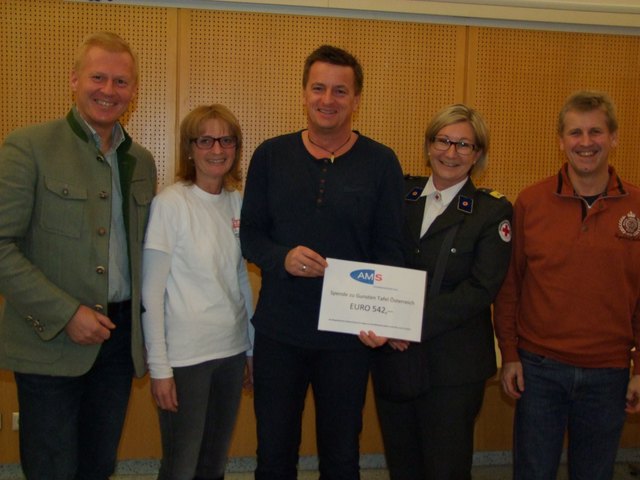 AMS Regionalleiter Johann Oberlerchner, RK-Bezirkskoordinatorin Sabine Eichberger, Betriebsrats-Vors. Claus Orel, RK-Bezirksstellenleiter-Stv. Elisabeth More, Betriebsrats-Vors. Norbert Schwager