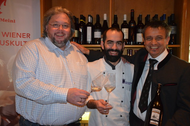 Bernhard Ott (Weingut Ott), David Kostner (Küchenchef Restaurant Schaufelspitz, Stubaier Gletscher), Manfred Unterkirchner (Direktor der Gastronomie Stubaier Gletscher) | Foto: Stubaier Gletscher