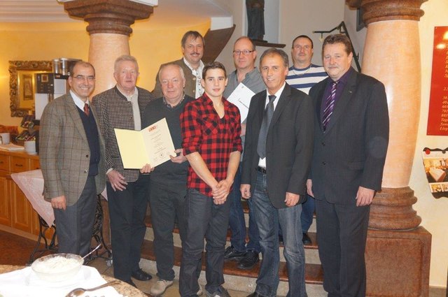 Andreas Nunzer von der WK Melk mit Wolfgang Lorenz, Franz Ebenführer, Thomas Handl, Hermann Schindele und Günter Röhrl von der AK sowie (hinten) Hermann Buresch, Andreas Enengl und Norbert Plankenbichler. | Foto: privat