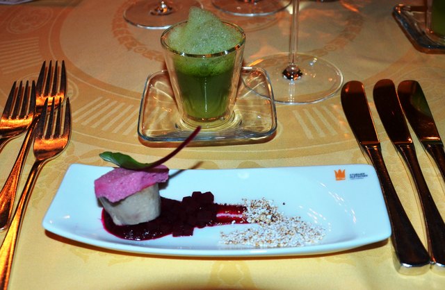 Brunnenkressesuppe, Amaranth, Kaninchenrolle, roter Mangold, Rohnen | Foto: Stubaier Gletscher