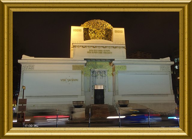 Das Ausstellungsgebäude der Wiener Secession wurde 1897/98 von Joseph Maria Olbrich als Ausstellungsgebäude für zeitgenössische Kunst errichtet, wozu es noch heute dient. Es ist eines der bedeutendsten Gebäude des österreichischen Secessionsstils (Jugendstil). Die goldfarbene Kuppel (Blätterwerk aus vergoldeter Bronze) wird vom "Volksmund" Krauthappel" genannt. Unterhalb der Kuppel ist der Spruch "Der Zeit ihre Kunst, der Kunst ihre Freiheit" angebracht.