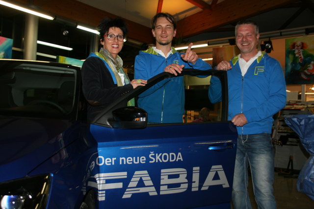 Gerti Oberreiter, Gerhard Tanner und Kundendienstleiter Andreas Leitner hatten den Abend organisiert.