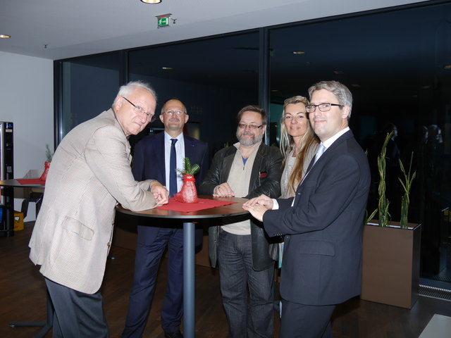 v.l.n.r.: Raimund Margreiter, Präsident Alumni-Med, 
Olaf Riccabona, Arzt, Habermüller Gabriele, Hypo Tirol Bank, Mag. Klemens Eppacher, Richter am Landesgericht Innsbruck
