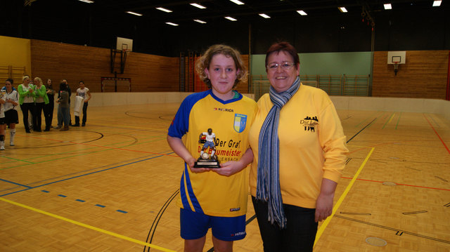 Nina Wallner vom USC Wiesbauer Mauerbach und Vizebgm. Stefanie Steurer