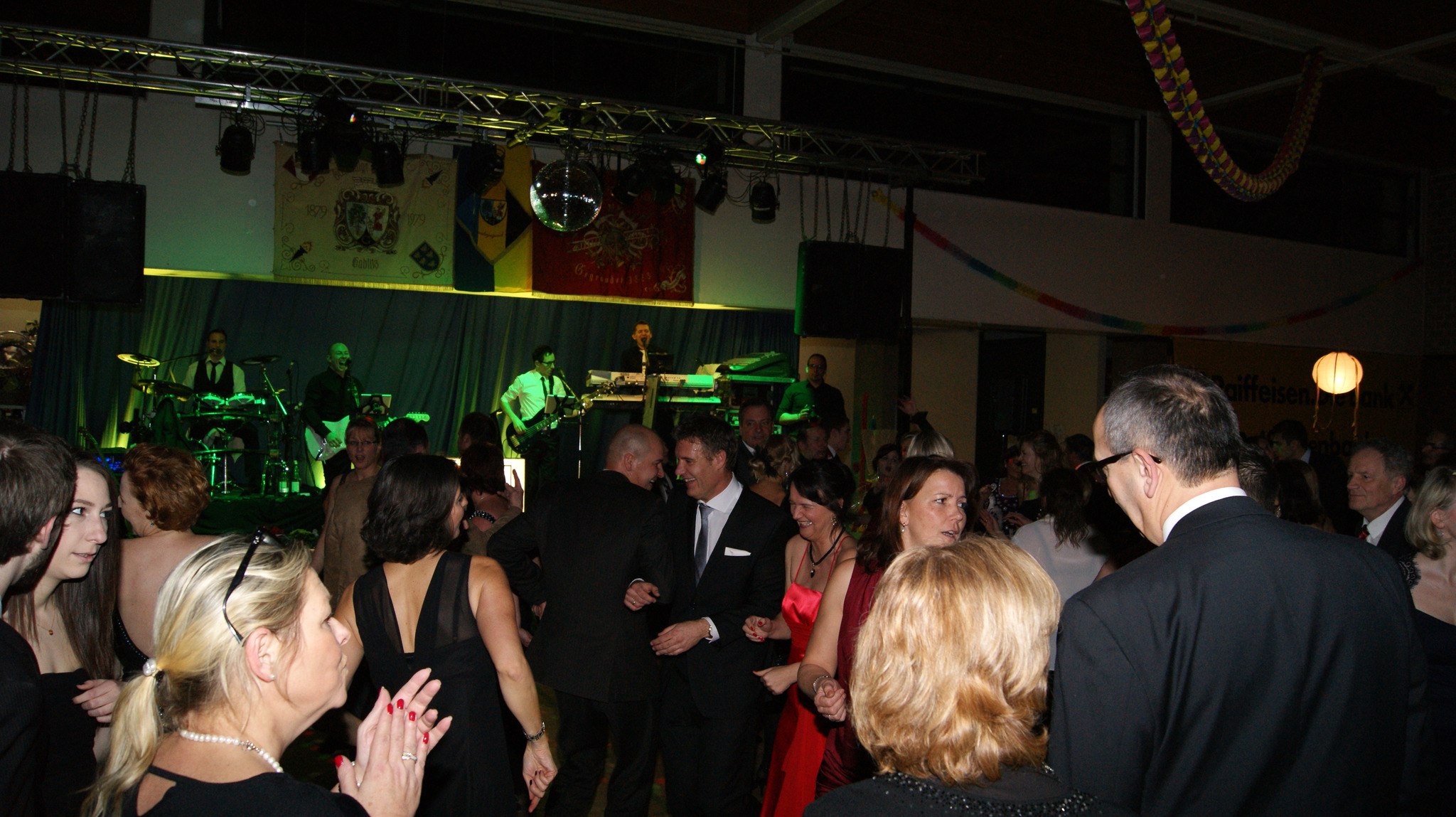 Singles kennenlernen aus jenbach, Singletreff ab 50 unterpremsttten. Niederndorf single event. Waidring senioren Wo mnner kennenlernen in gablitz. Singles kennenlernen aus jenbach - Casual dating in