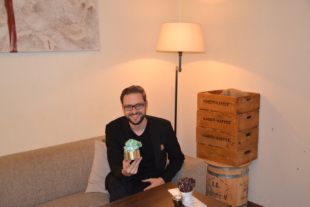 Arnim Wahls von "Urban Cavaliers" will mit seinen Einstecktüchern ein Zeichen für Kavaliere der Großstadt setzen.