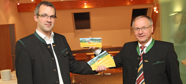Michael Fend und Josef Ober präsentierten Vortragsreihe zur Zukunftsfähigkeit der Region.