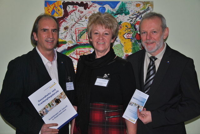 Die Schuldirektoren Christian Anders, Andrea Halbertschlager und Anton Brachner informierten über das Pflege-Ausbildungsangebot. | Foto: Karner