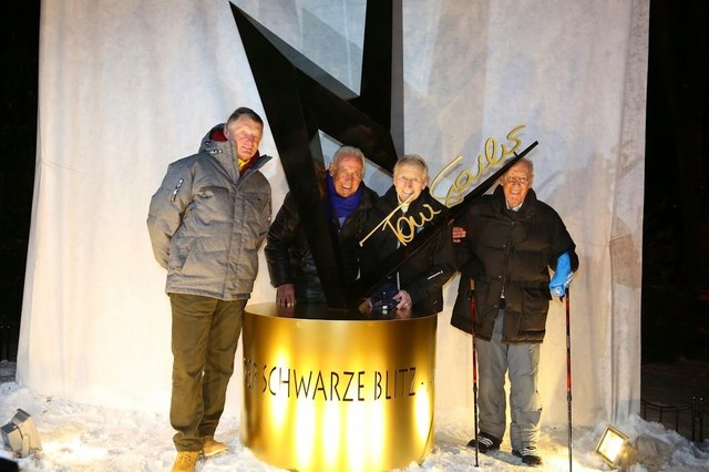 Hias Leitner, Ernst Hinterseer, Anderl Molterer und Fritz Huber enthüllten das Denkmal. | Foto: Foto: K.S.C.