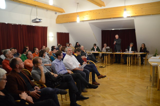 Nach halbstündiger Zuwartezeit wurde im Rathaus die neue Tourismuskommission gewählt.