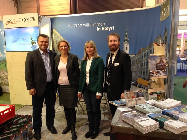 Tourismusobmann Jürgen Armbrüster, Tourismusdirektorin Eva Pötzl, Sabine Langer vom Parkhotel Styria und Georg Baumgartner, Stv. Obmann/Hotel Christkindlwirt (v. l.) | Foto: Tourismusverband Steyr