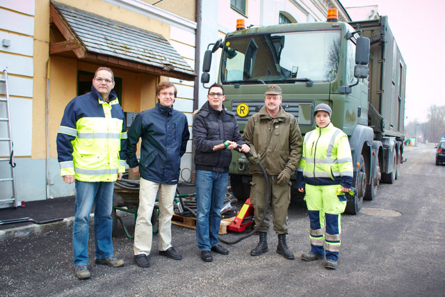 Pumpenbeauftragter Marius Probst, Michael Wallner von der Bauabteilung der Stadt Melk, Gemeinderat Patrick Strobl, Kommandant der Energieversorgung Gerhard Schoderböck von den Melker Pionieren und Pumpenbeauftragte Christina Hartl von der Stadt Melk. | Foto: Stadt Melk