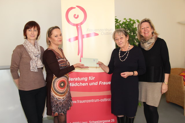 Brigitte Schieder und Barbara Brandstätter vom Frauenzentrum mit den Soroptimistinnen Eva Kirchmayr und Gertrud Mair (v.l.) | Foto: Claudia Scheiber