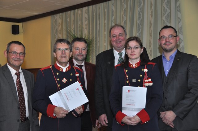 Eine besondere Ehrung erhielten Christine Öhlinger und Wilhelm Burghofer in Form der silbernen Ehrennadel des OÖBV.