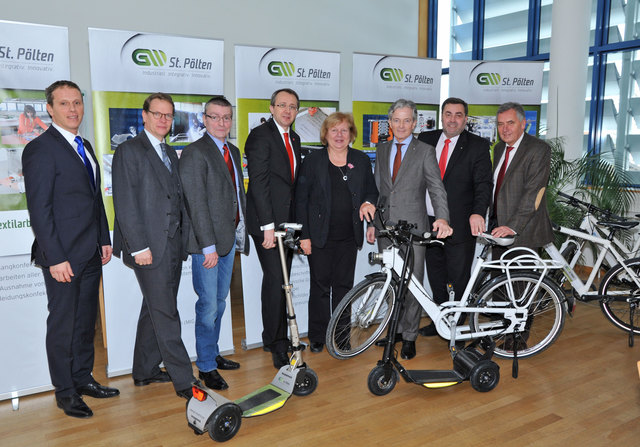 Mag. Martin Rost (GF GW St. Pölten), Mag. Stefan Szyszkowitz, MBA (Vorstandsdirektor EVN AG), Dietmar Fenz (Betriebsratsvorsitzender GW St. Pölten und Stadtrat), Bgm. Mag. Matthias Stadler, LAbg. und AR-Vorsitzende Heidemaria Onodi, Dipl.-Ing. Dr. Peter Layr (Vorstandsdirektor EVN AG), Ing. Gerhard Nachförg, MBA (GF GW St. Pölten) und Mag. Willi Stiowicek (Präsidialabteilung Magistrat St. Pölten) | Foto: mss/Vorlaufer